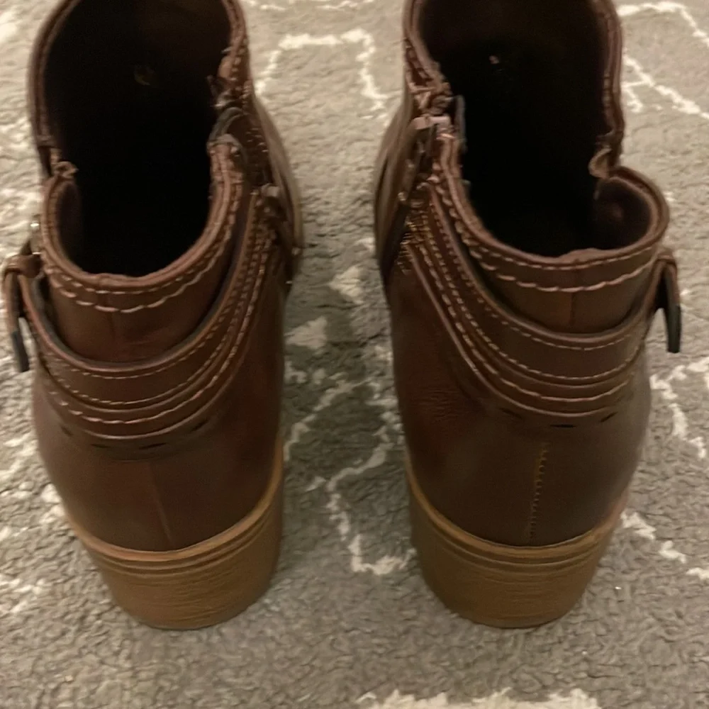 Baretraps Medley Brown comfy ankle booties - Picture 9 of 13